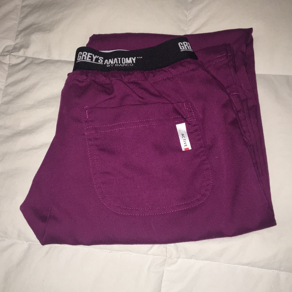 Greys Anatomy Active Scrubs in Wine XS